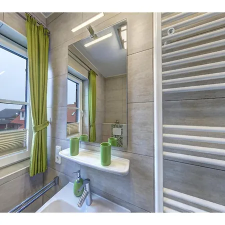 Doppelhaushaelfte In *